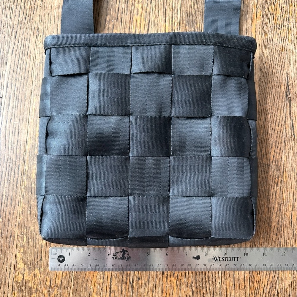 Original Harvey’s Seatbelt Crossbody Bag - Picture 3 of 9